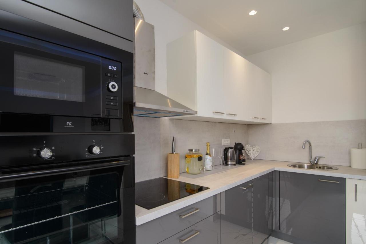 Apartments Pelja Трогир Екстериор снимка