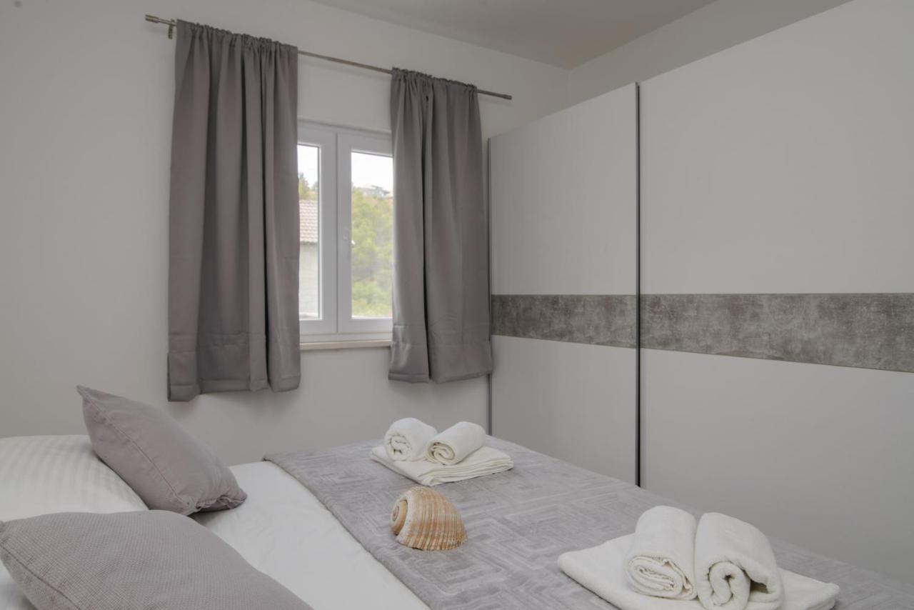 Apartments Pelja Трогир Екстериор снимка