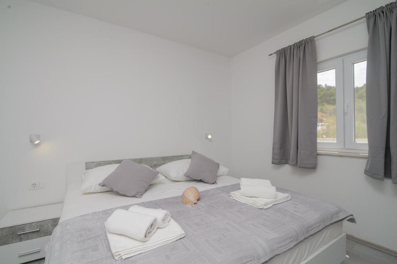 Apartments Pelja Трогир Екстериор снимка