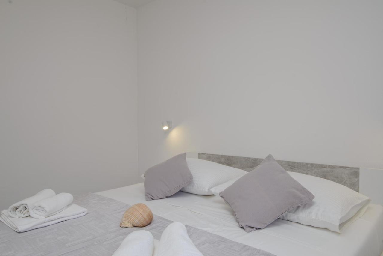 Apartments Pelja Трогир Екстериор снимка
